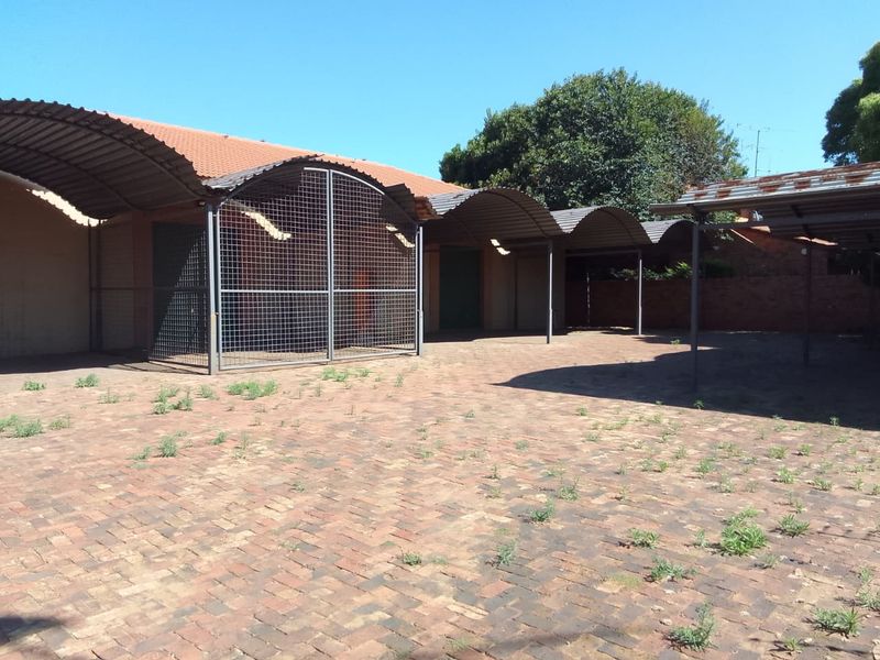 Spacious Warehouse. Ample Parking. Prime CW1 Location. - Photo 2