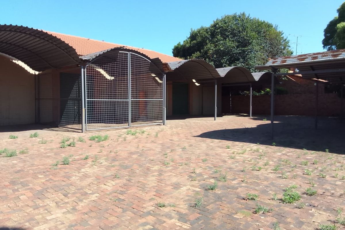 Spacious Warehouse. Ample Parking. Prime CW1 Location. - Photo 2