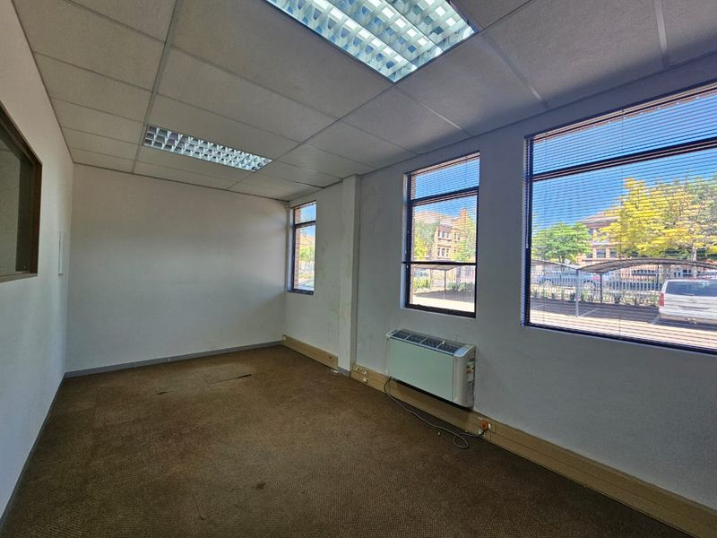 TO LET – Prestigious Office Space ±271 m2 I The Boardwalk Office Park I Open-Plan and Private Office - Photo 6