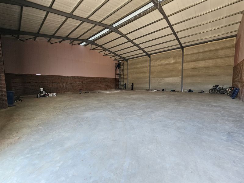 TO LET - MINI WAREHOUSE CENTURION - Photo 2