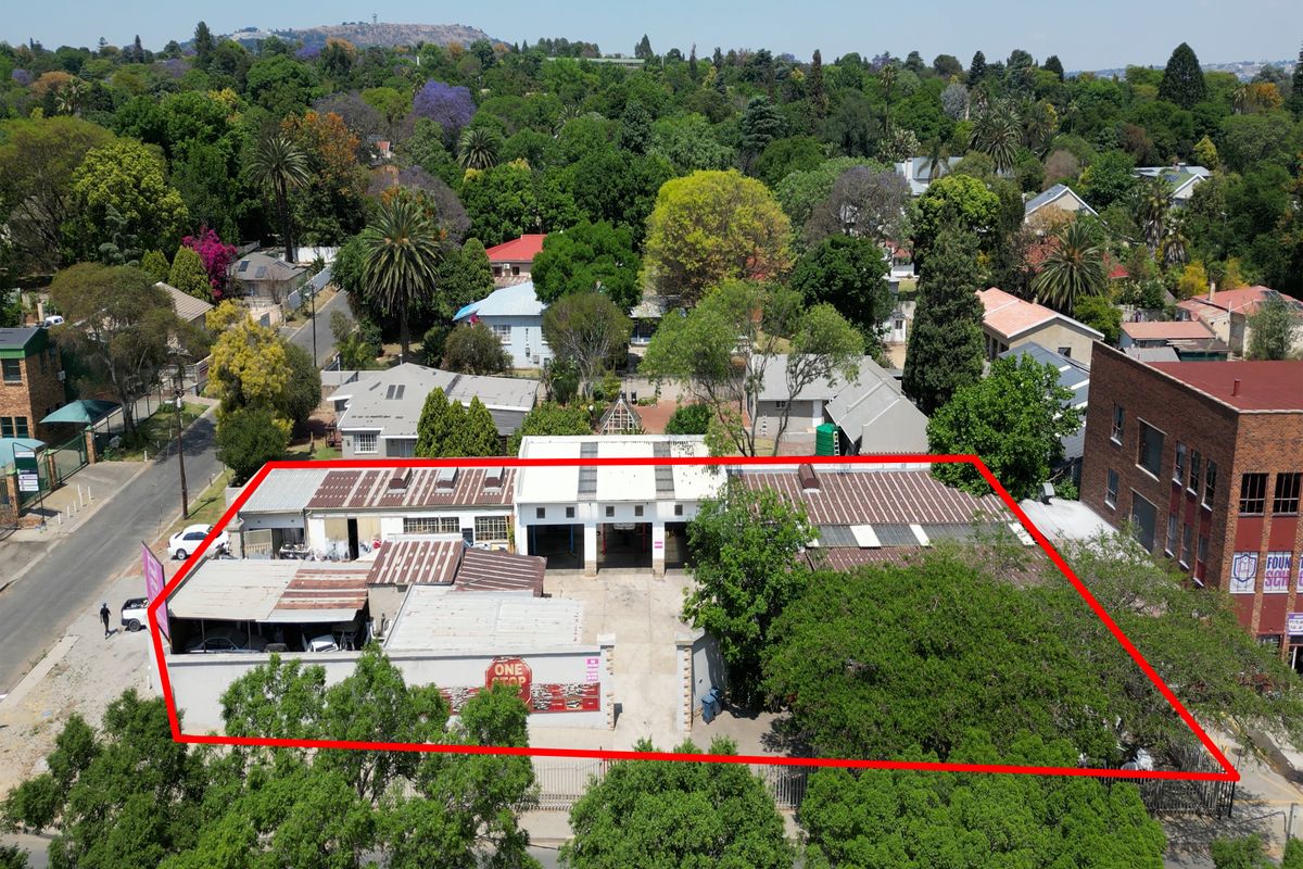 Prime Commercial Property for Sale. Spacious, Versatile and great return on Investment from tenants. - Photo 4