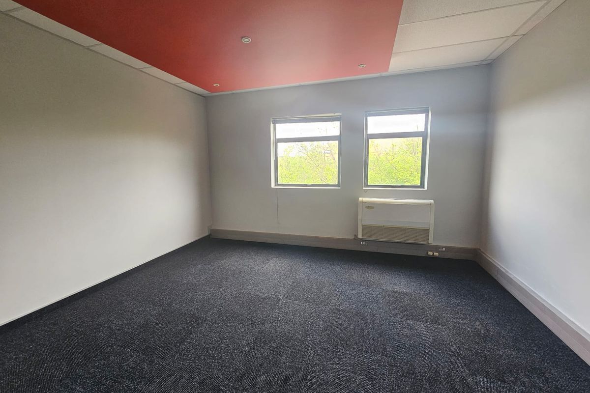 TO LET – Prestigious Office Space ±191 m2 – The Boardwalk Office Park I Open-Plan and Private Office - Photo 5