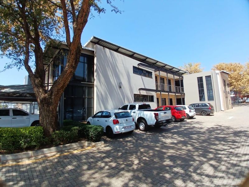 Prime Investment Opportunity – Fully Tenanted A-Grade Office Park in Rustenburg - Photo 1