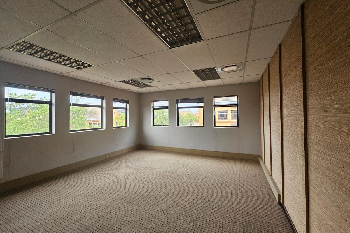 TO LET – Prestigious Office Space ±207 m2 – The Boardwalk Office Park I Open-Plan and Private Office - Photo 5