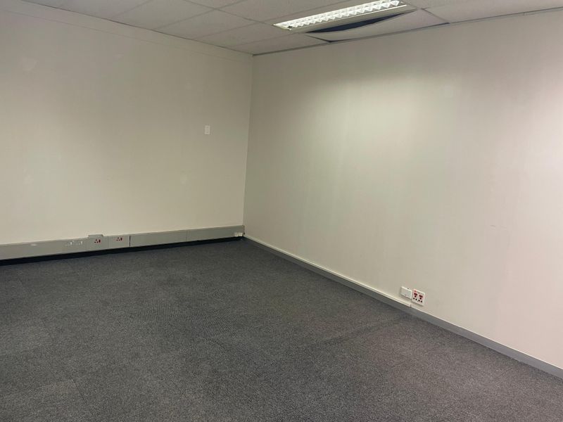 To Let: 514.1 m2 Ground Floor Office | Block C, 789 16th Road, Randjespark, Midrand - Photo 9