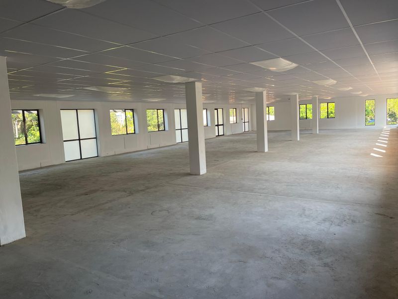 To Let: 5,600 m2 Office Building at Howick Close, Waterfall Office Park, Midrand - Photo 10