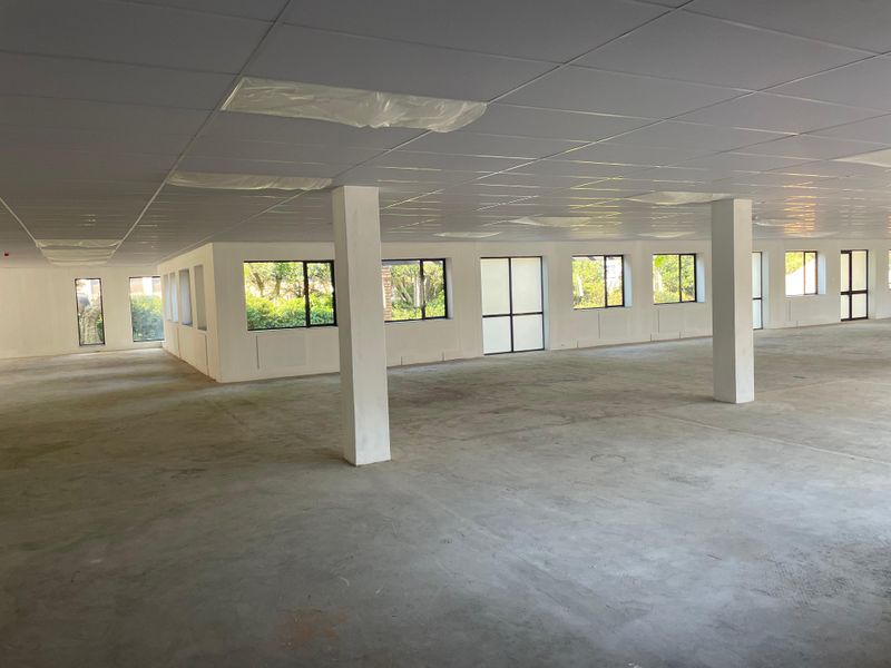 To Let: 5,600 m2 Office Building at Howick Close, Waterfall Office Park, Midrand - Photo 9