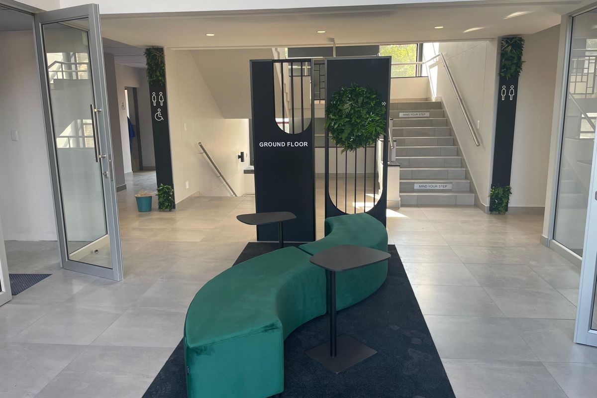 To Let: 5,600 m2 Office Building at Howick Close, Waterfall Office Park, Midrand - Photo 5