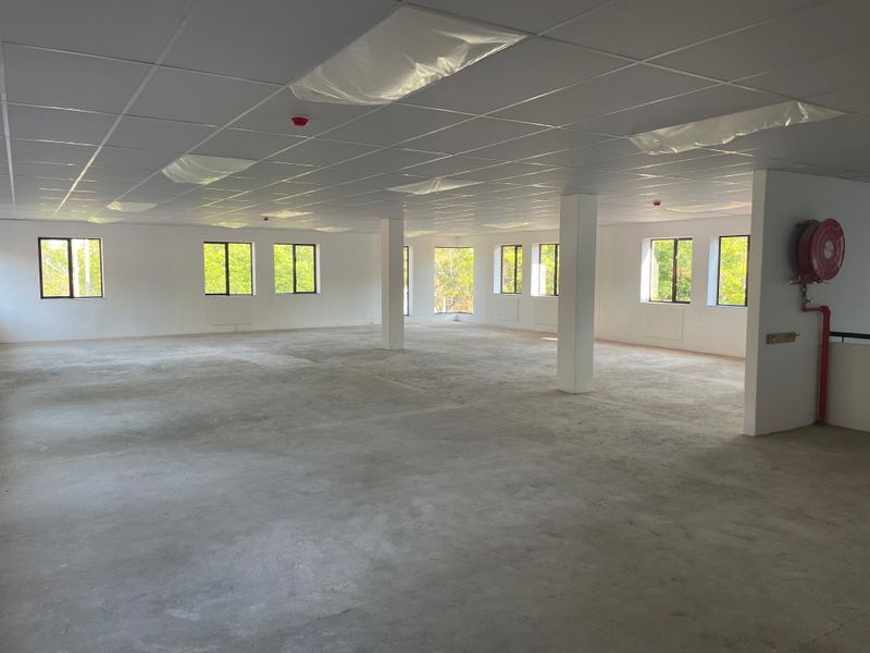 To Let: 5,600 m2 Office Building at Howick Close, Waterfall Office Park, Midrand - Photo 7