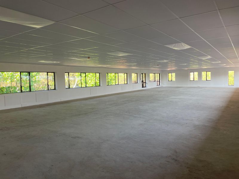 To Let: 5,600 m2 Office Building at Howick Close, Waterfall Office Park, Midrand - Photo 6