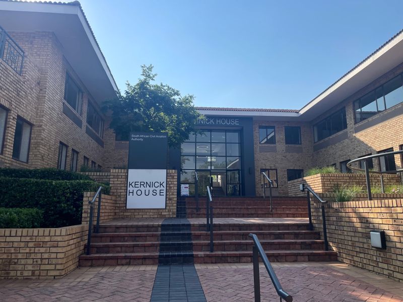 To Let: 5,600 m2 Office Building at Howick Close, Waterfall Office Park, Midrand - Photo 2