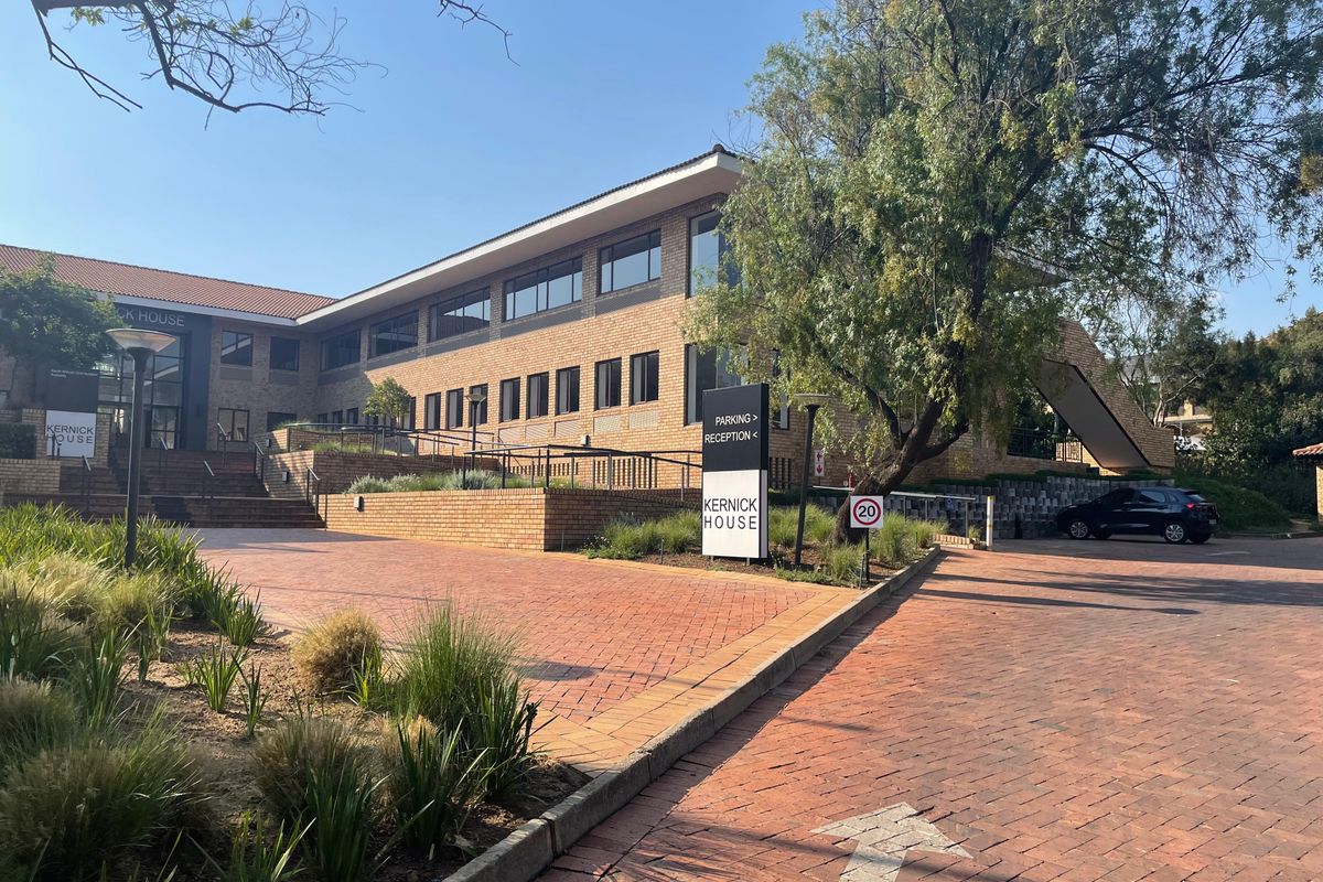 To Let: 5,600 m2 Office Building at Howick Close, Waterfall Office Park, Midrand - Photo 4