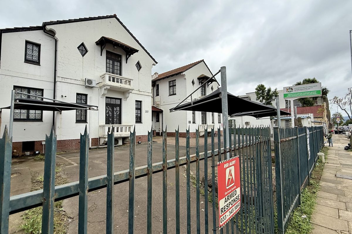 Prime Commercial Property on Burger Street – Government-Tenanted Investment Opportunity - Photo 2