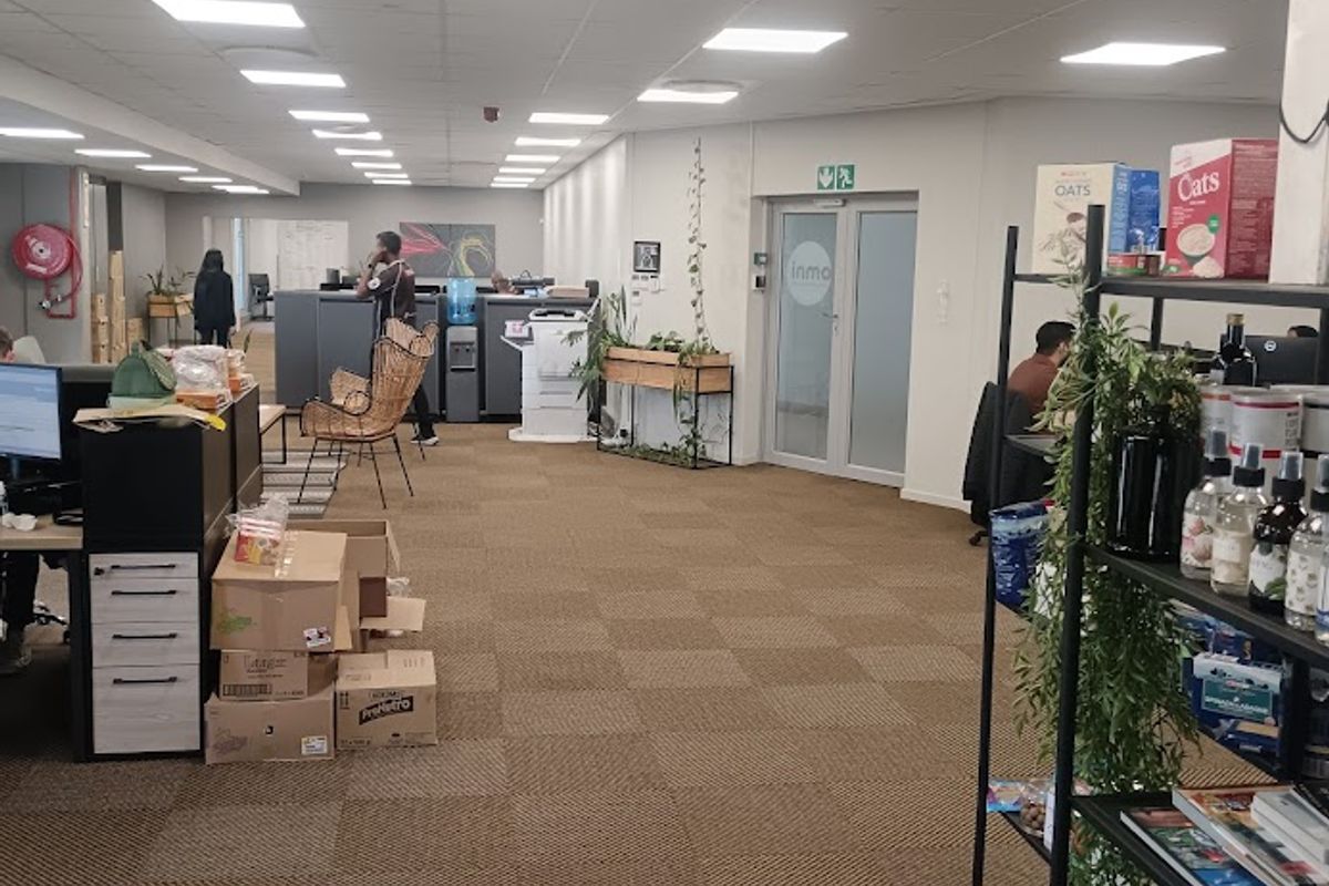 Spacious 412m2 office available to let in Point Waterfront, Durban—ideal for your business needs! - Photo 4