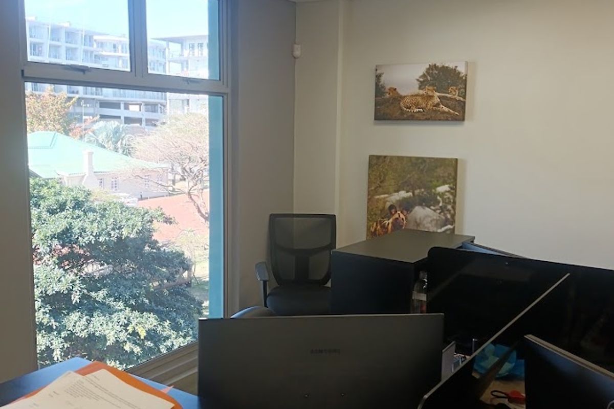 Spacious 412m2 office available to let in Point Waterfront, Durban—ideal for your business needs! - Photo 3