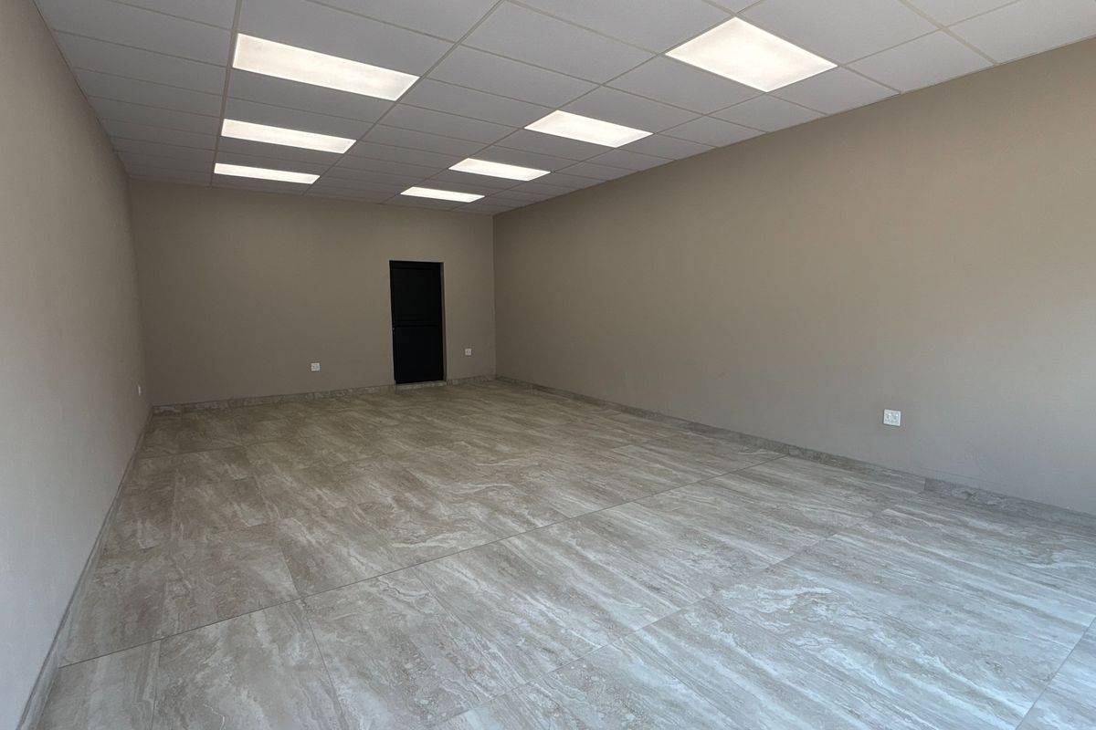 80 sqm Commercial Shop to Rent in Hilton Central - Photo 2