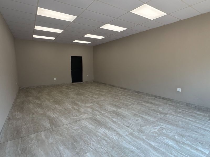 80 sqm Commercial Shop to Rent in Hilton Central - Photo 2