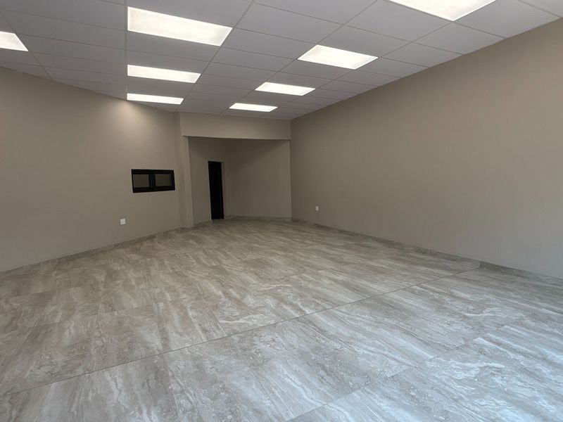 80 sqm Commercial Shop to Rent in Hilton Central - Photo 3