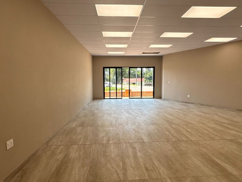 80 sqm Commercial Shop to Rent in Hilton Central - Photo 6