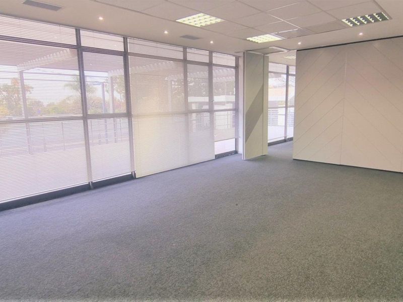 Ground floor office space to let in Bryanston - Photo 4