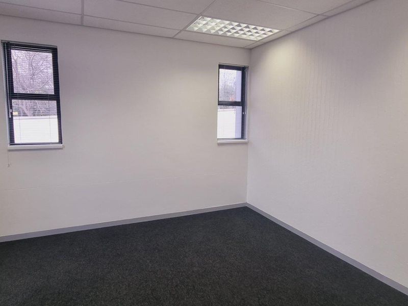 Ground floor office space to let in Bryanston - Photo 10