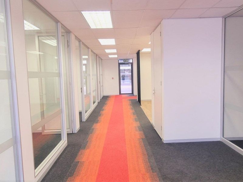 Ground floor office space to let in Bryanston - Photo 9