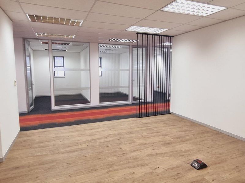 Ground floor office space to let in Bryanston - Photo 6