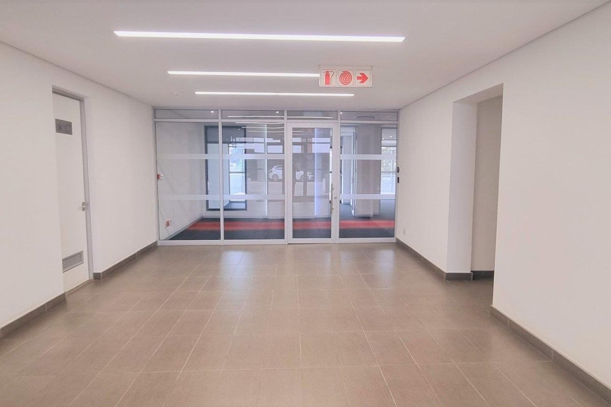 Ground floor office space to let in Bryanston - Photo 2