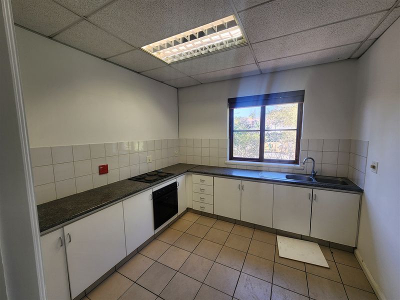 385sqm Offices to let in Sandton - Photo 6