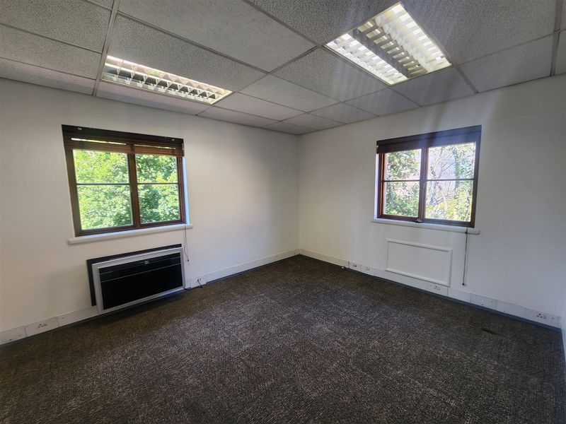 385sqm Offices to let in Sandton - Photo 5