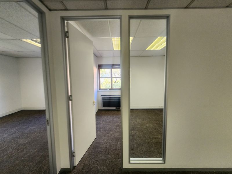 385sqm Offices to let in Sandton - Photo 4