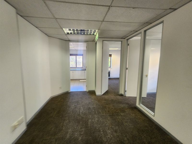 385sqm Offices to let in Sandton - Photo 3