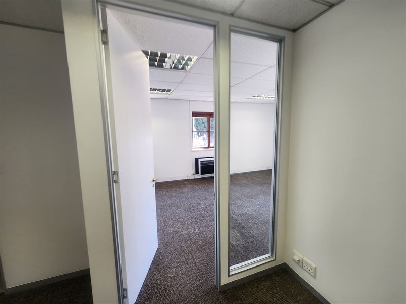 385sqm Offices to let in Sandton - Photo 10