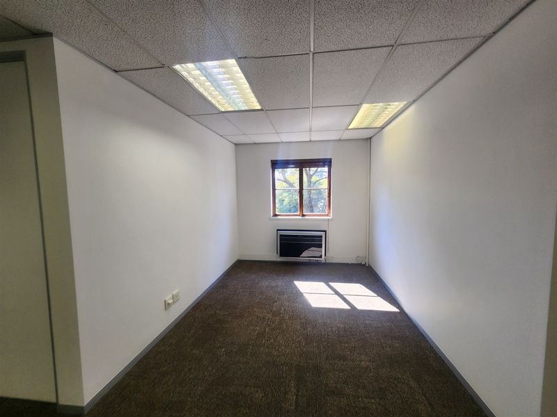 385sqm Offices to let in Sandton - Photo 8