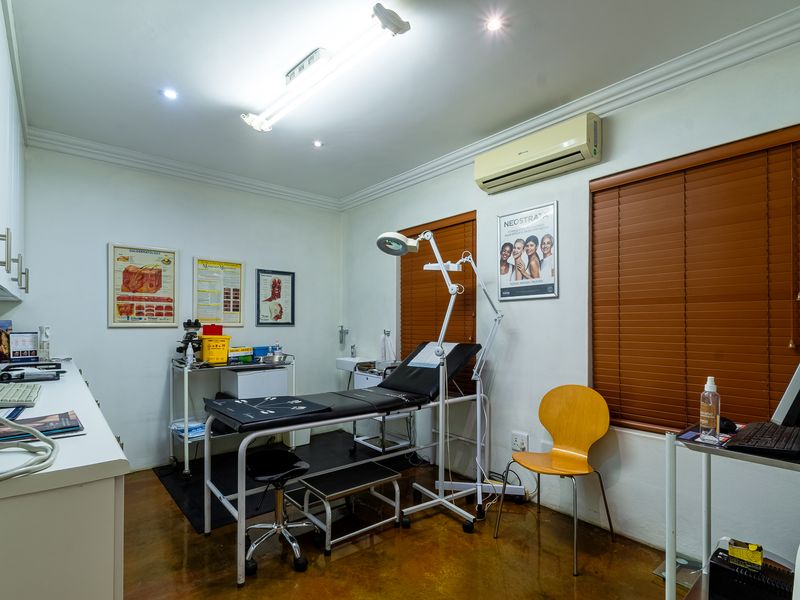 Luxury Office and Residential Property in Lynnwood Glen, Pretoria - Photo 4