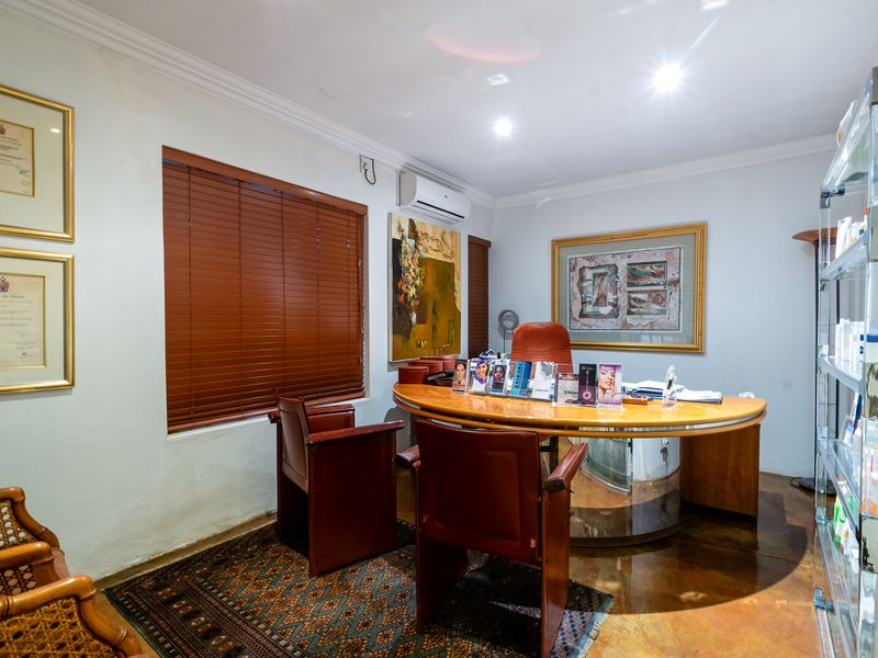 Luxury Office and Residential Property in Lynnwood Glen, Pretoria - Photo 3