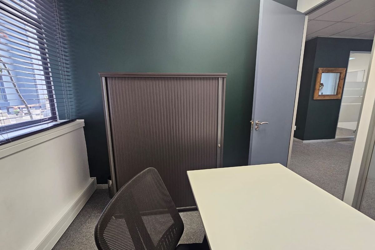 TO LET | Fully Serviced & Furnished Office Suite – 23m2 | Menlyn Maine - Photo 2