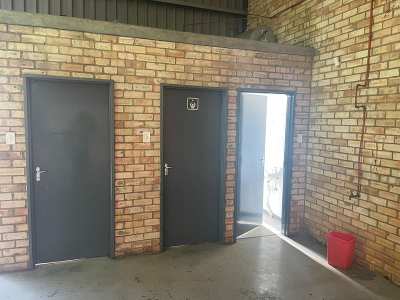 Grand Central, X3 Warehouse Units to Let , 555m2 each - along New Road, Midrand - Photo 8