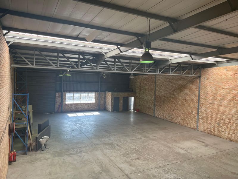 Grand Central, X3 Warehouse Units to Let , 555m2 each - along New Road, Midrand - Photo 3