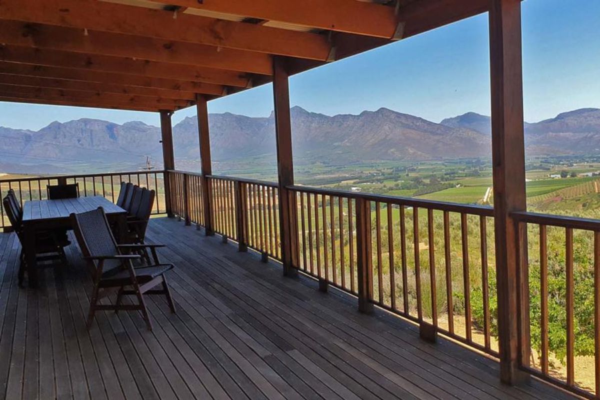 GUEST & FRUIT FARM WITH MOUNTAIN VIEWS - Photo 3