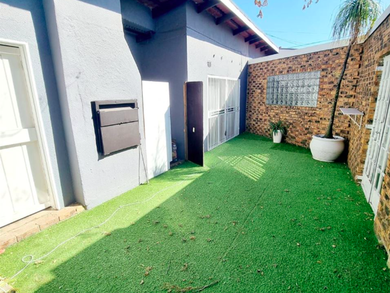 Prime Commercial Property for Sale in Benoni Central – Ideal for Medical or Professional Offices! - Photo 4