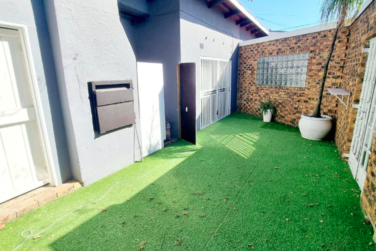 Prime Commercial Property for Sale in Benoni Central – Ideal for Medical or Professional Offices! - Photo 4