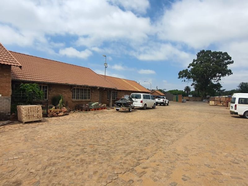 Unbeatable deal! Commercial Property For Sale for Growing Businesses or Fleet Operation. - Photo 3