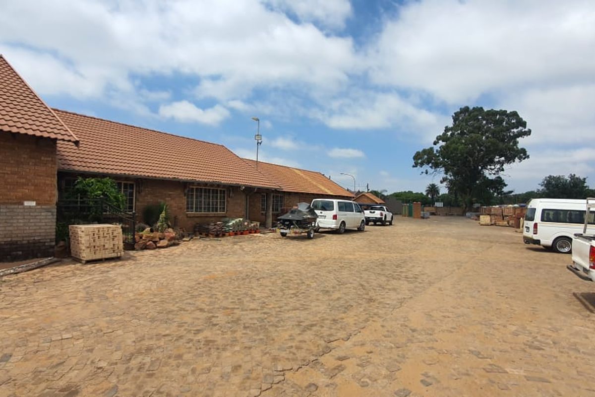 Unbeatable deal! Commercial Property For Sale for Growing Businesses or Fleet Operation. - Photo 3