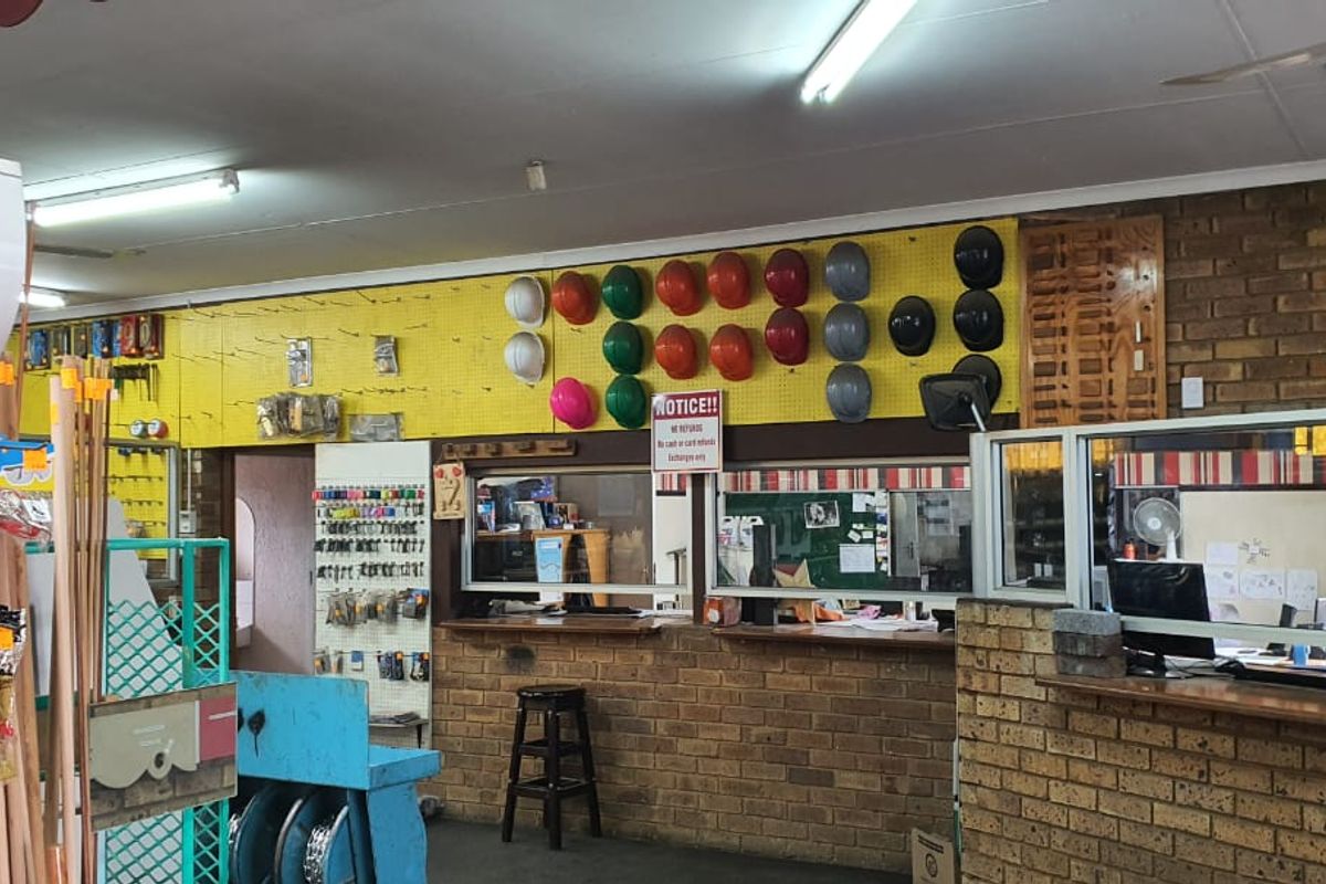 Unbeatable deal! Commercial Property For Sale for Growing Businesses or Fleet Operation. - Photo 5