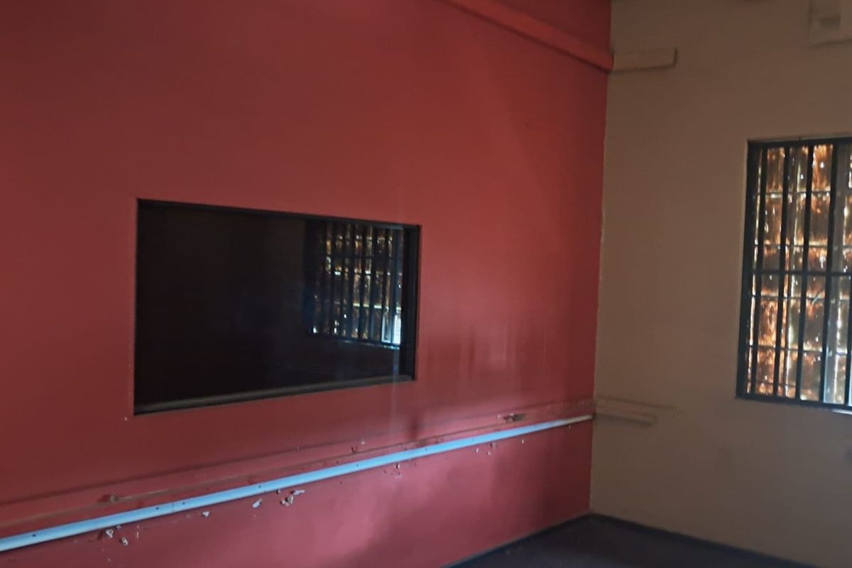 135m2 Office / Distribution space TO LET in Moreleta - Photo 2