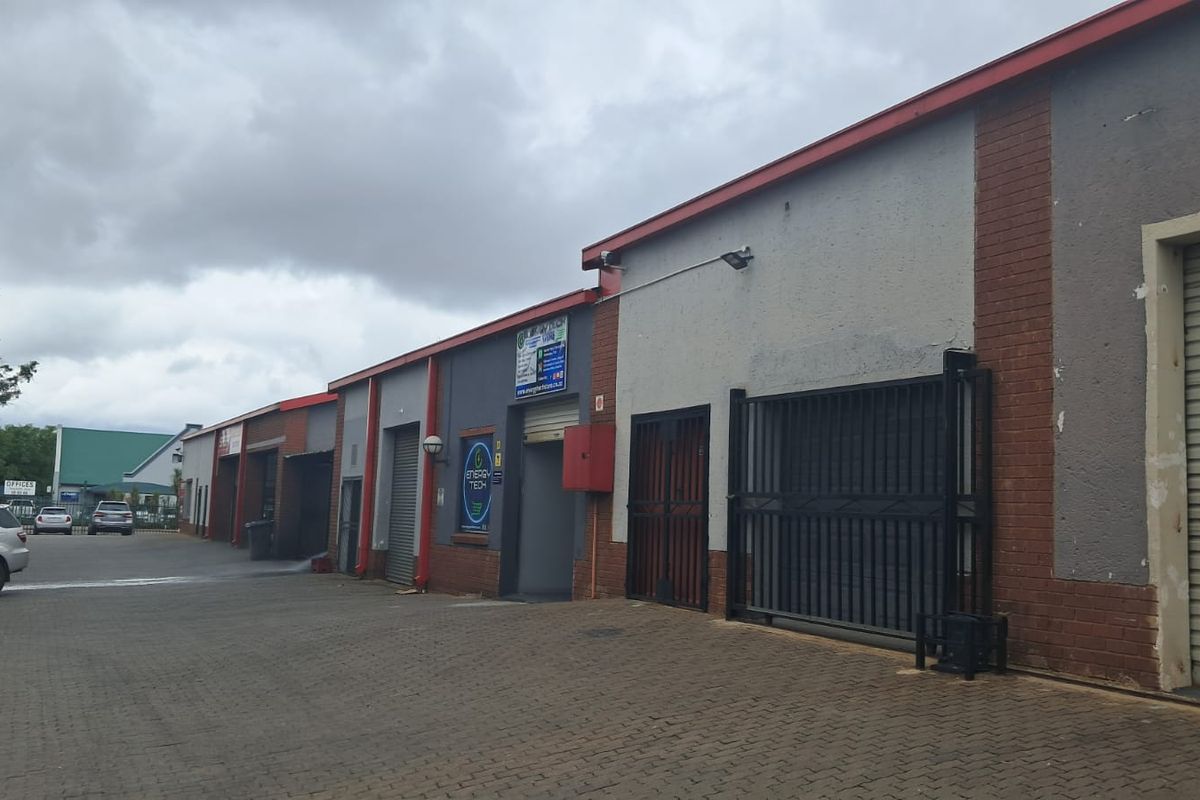 135m2 Office / Distribution space TO LET in Moreleta - Photo 5