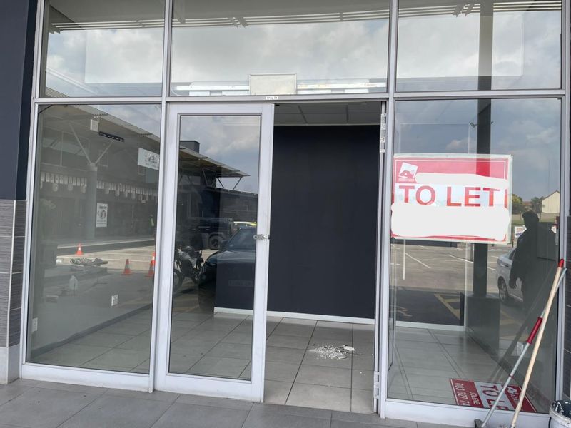 66 m2 Shop/ Medical Suite To Let – Kyalami on Main Shopping Centre - Photo 2