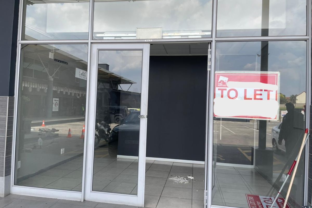 66 m2 Shop/ Medical Suite To Let – Kyalami on Main Shopping Centre - Photo 2