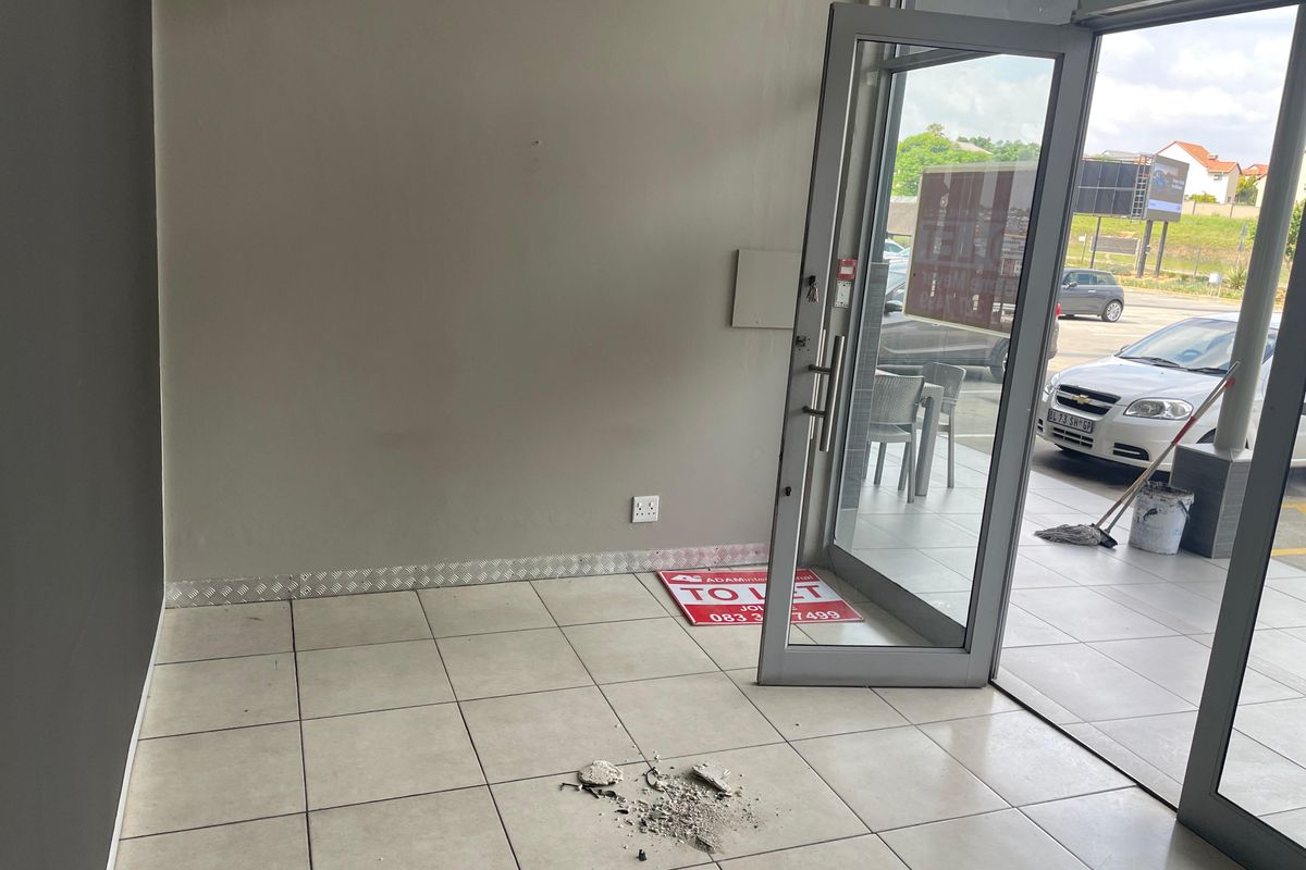 66 m2 Shop/ Medical Suite To Let – Kyalami on Main Shopping Centre - Photo 3